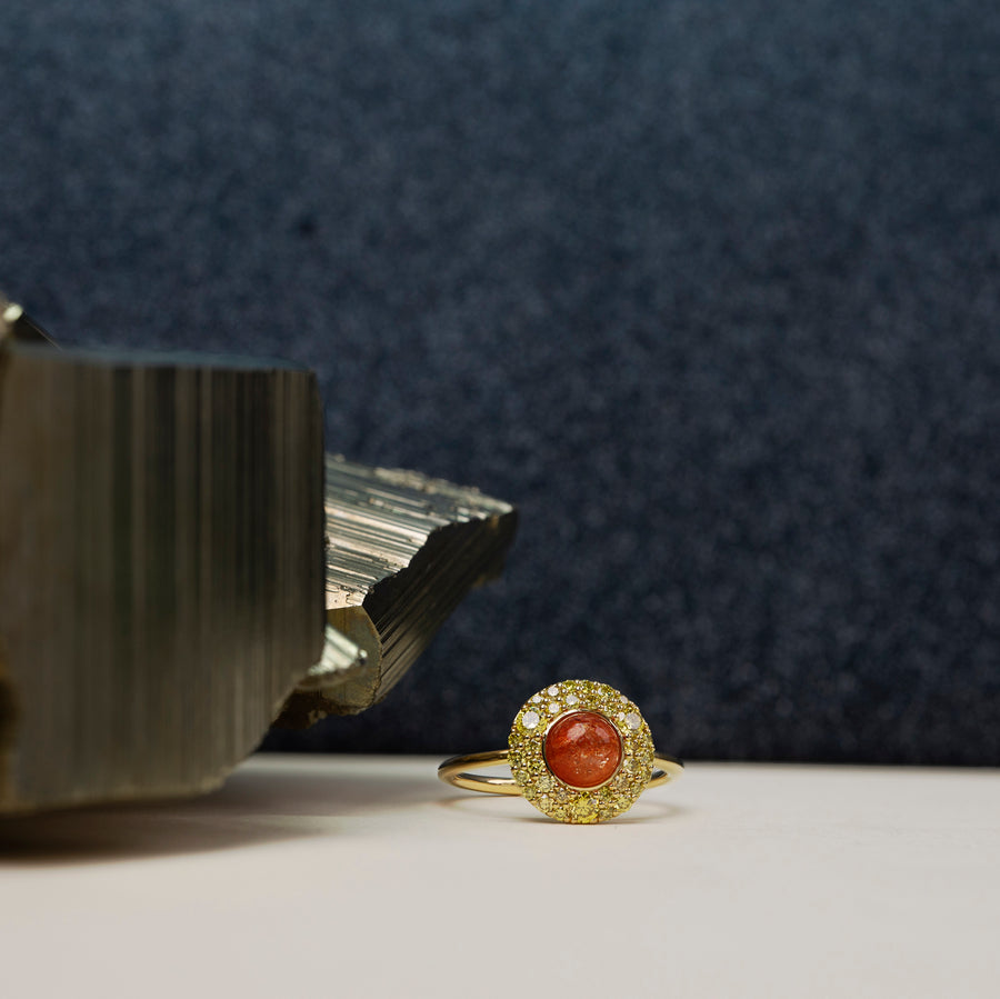 SEDONIE RING SUNSTONE & YELLOW DIAMONDS