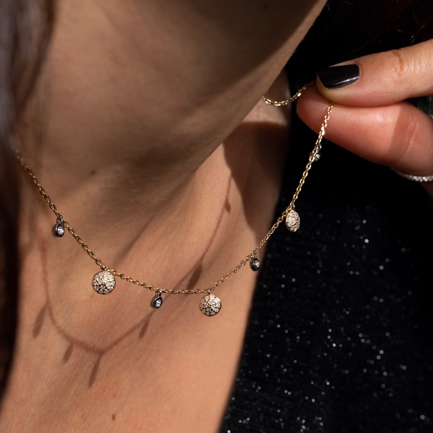 LEELOO ROUND NECKLACE GREY DIAMONDS