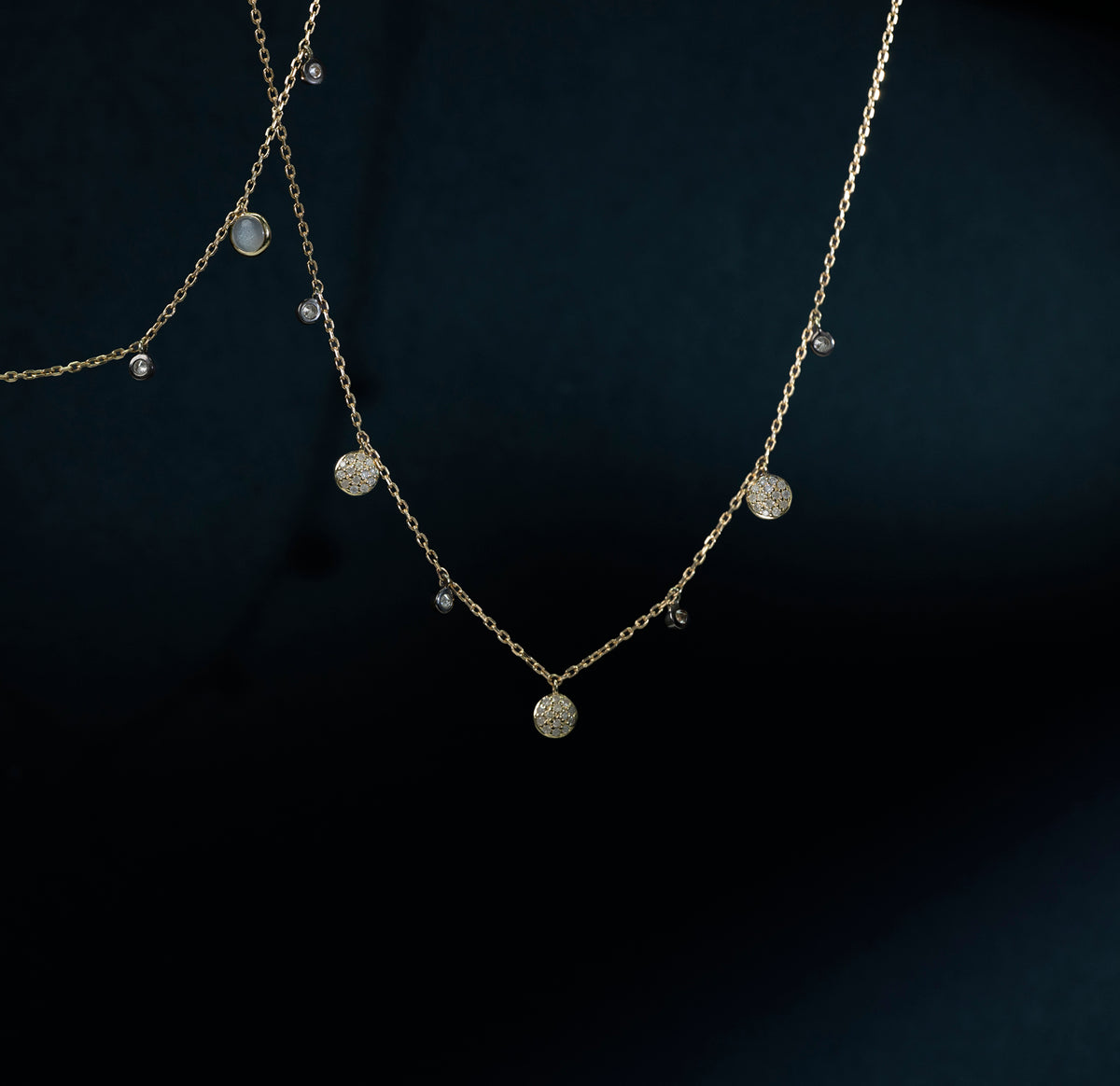 LEELOO ROUND NECKLACE GREY DIAMONDS