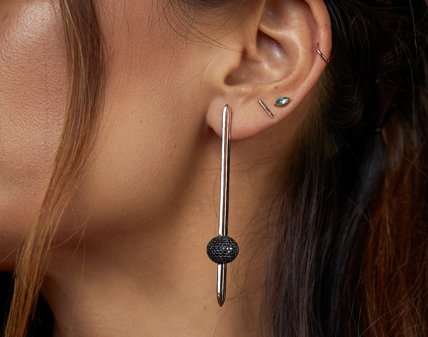 REVOLUTION DROP EARRING BLACK DIAMONDS