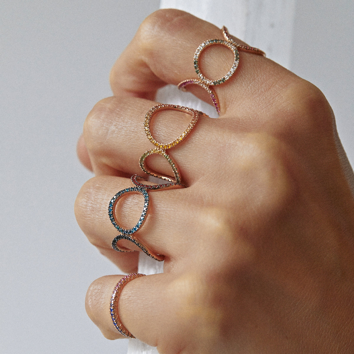 MAGIC CIRCLE RING RAINBOW SAPPHIRES