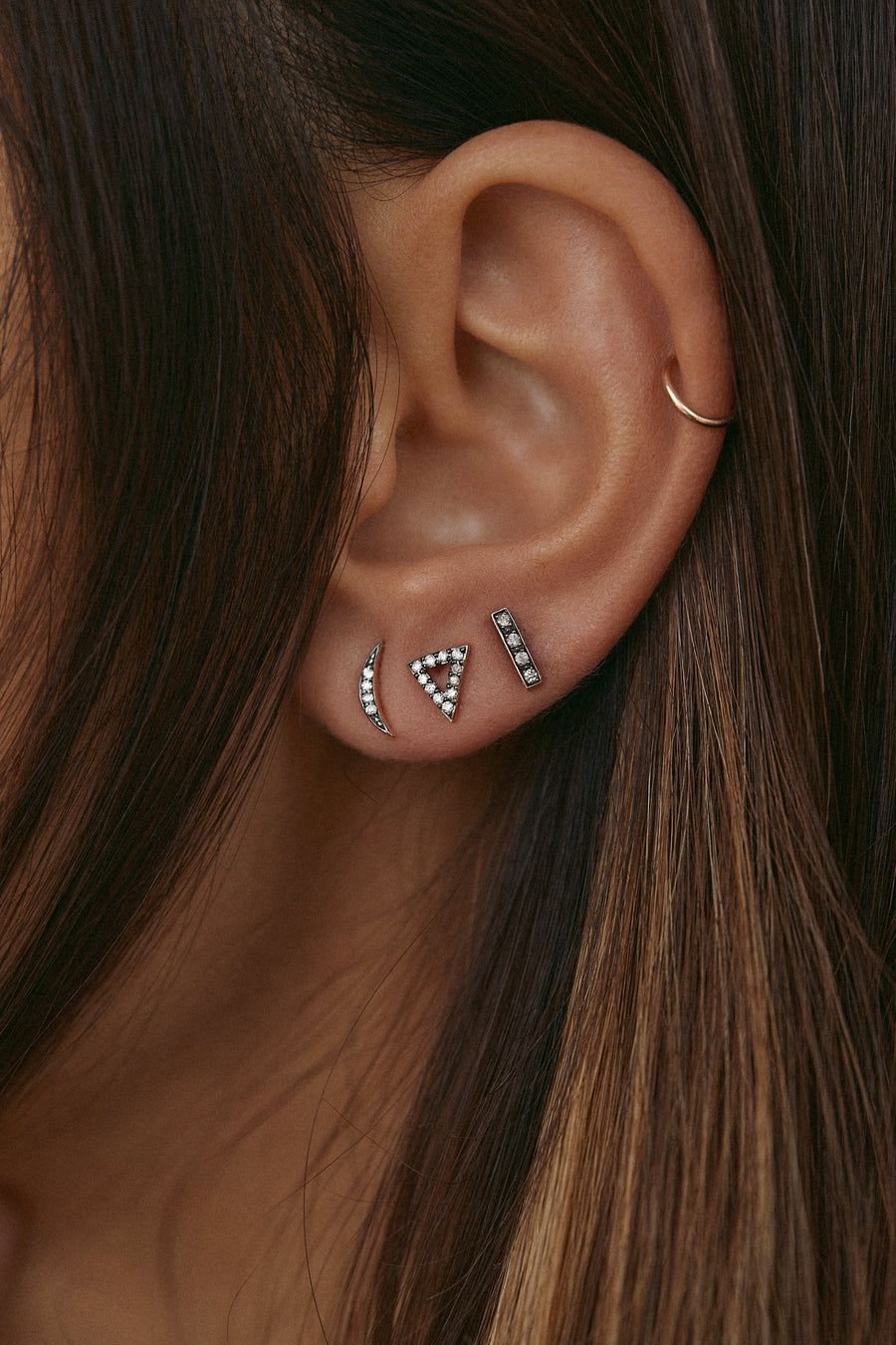 LOVE TRIANGLE STUD GREY DIAMONDS