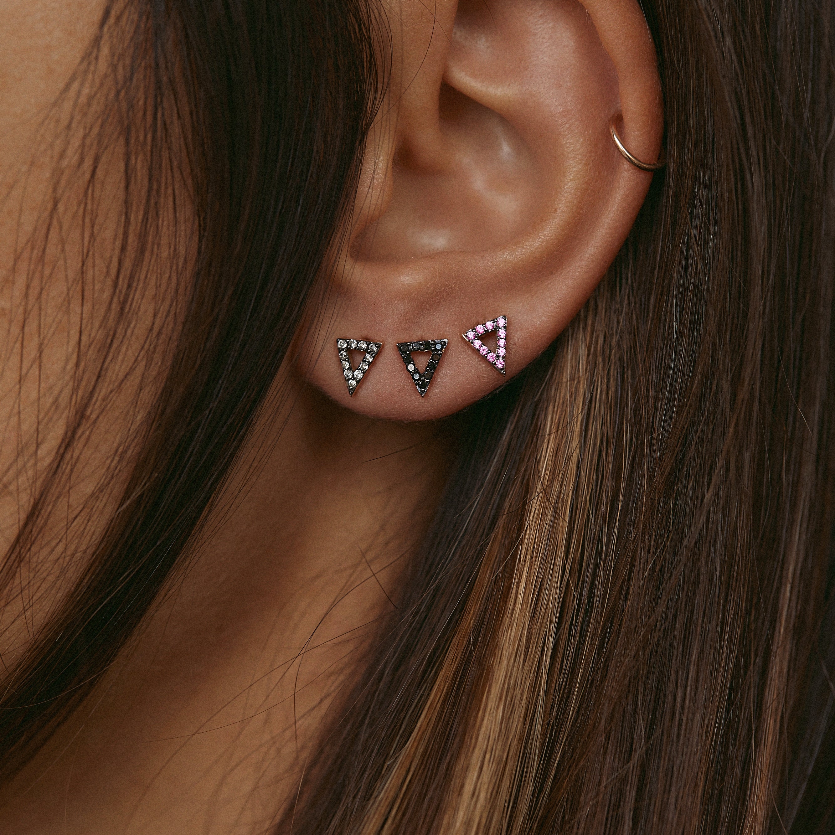 TRIANGLE STUD BLACK DIAMONDS